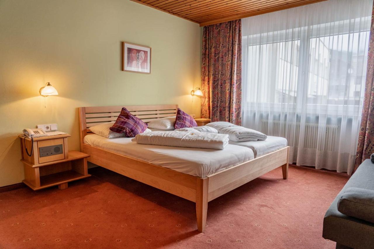 Hotel Donnerhof Fulpmes Oda fotoğraf